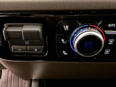 Used 2024 GMC Sierra 1500 SLT w/ SLT Premium Plus Package image 33