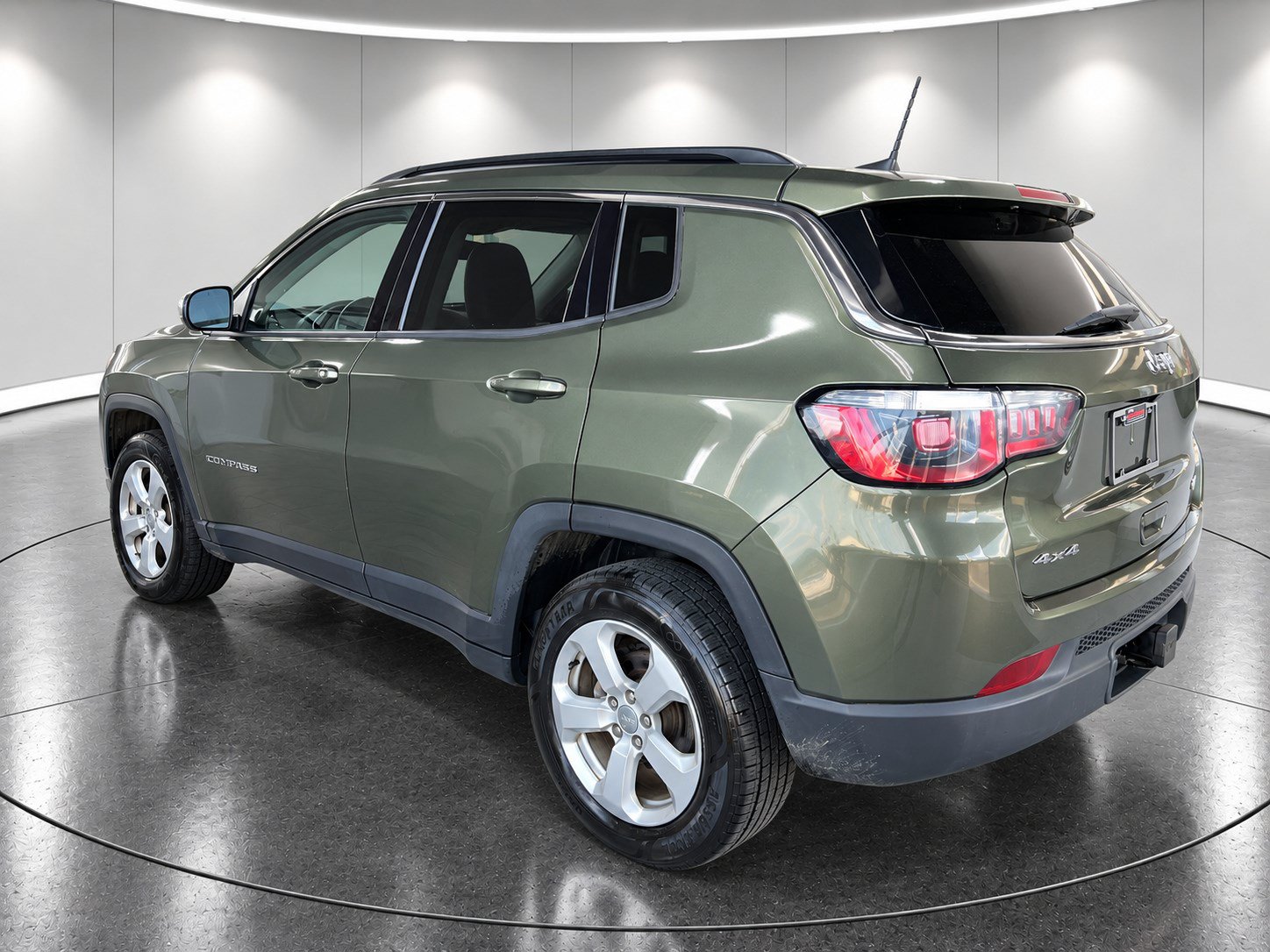 Used 2019 Jeep Compass Latitude w/ Trailer Tow Group AWD/4WD image 6