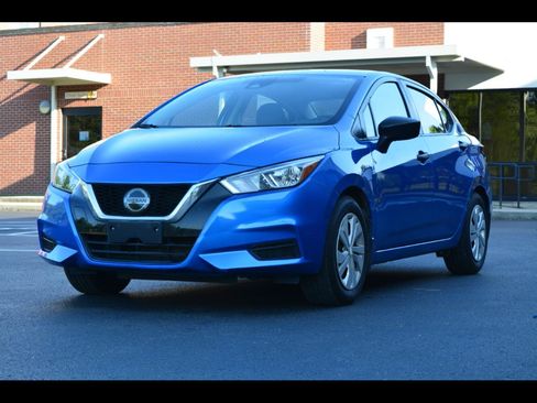 Used 2020 Nissan Versa S FWD image 1
