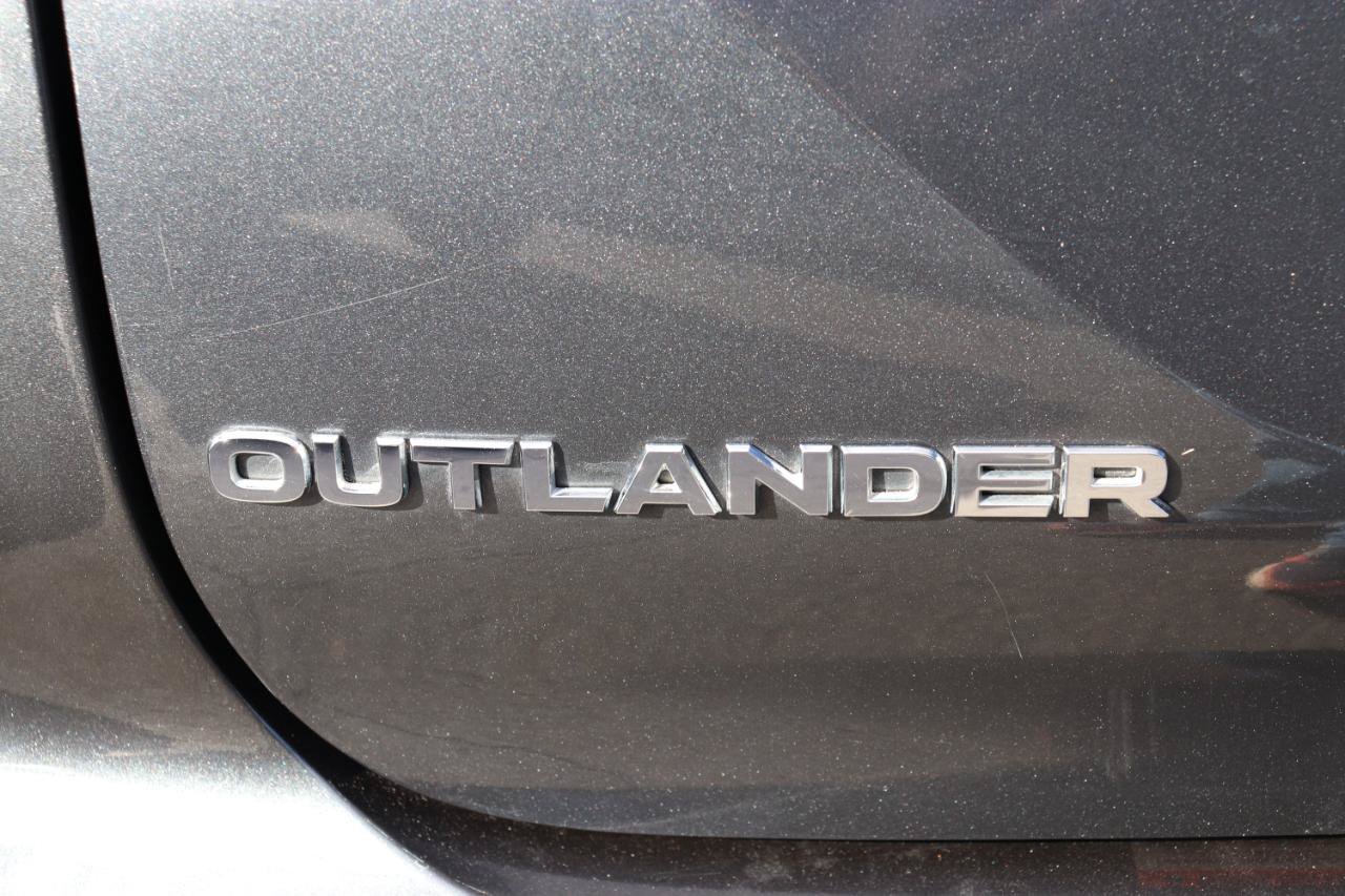 Used 2024 Mitsubishi Outlander AWD image 65