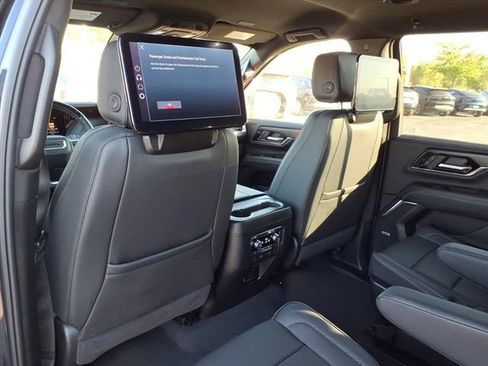 Used 2025 GMC Yukon Denali w/ Advanced Technology Package AWD/4WD image 15