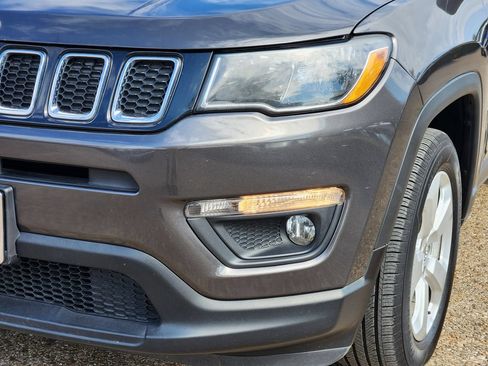 Used 2018 Jeep Compass Latitude w/ Popular Equipment Group FWD image 8