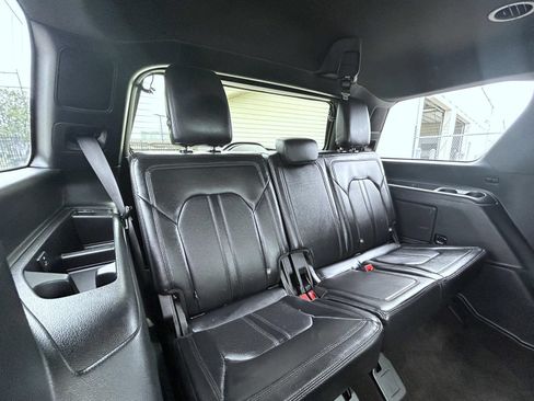 Used 2019 Ford Expedition Limited w/ Equipment Group 301A AWD/4WD image 21