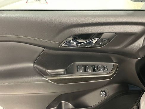 Used 2023 GMC Acadia SLT image 22