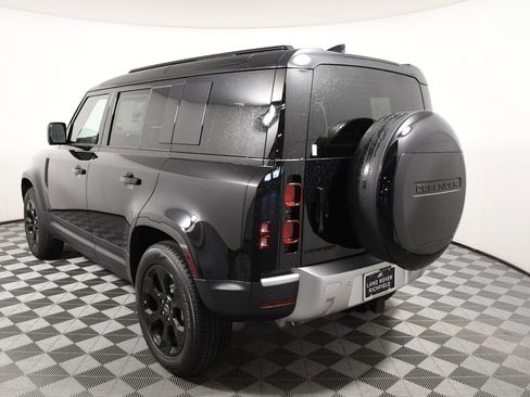 Used 2025 Land Rover Defender 110 S image 4