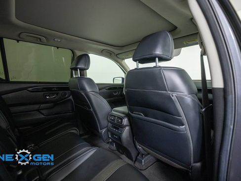 Used 2025 Honda Pilot Touring image 35