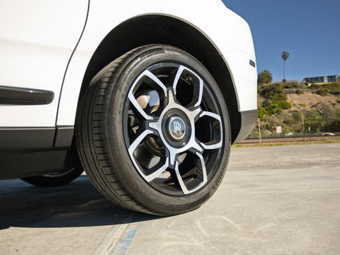 Used 2024 Rolls-Royce Cullinan Black Badge image 25