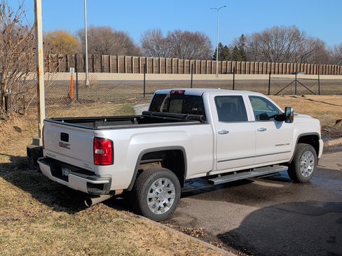 Used 2019 GMC Sierra 2500 Denali w/ Duramax Plus Package image 3