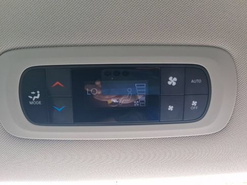 Used 2023 Chrysler Pacifica Touring-L FWD image 33