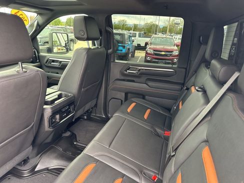 Used 2024 GMC Sierra 2500 AT4 w/ AT4 Premium Plus Package AWD/4WD image 19