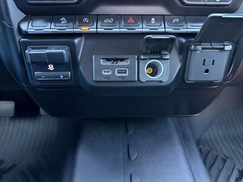 Used 2020 Chevrolet Silverado 1500 LT w/ All-Star Edition image 24