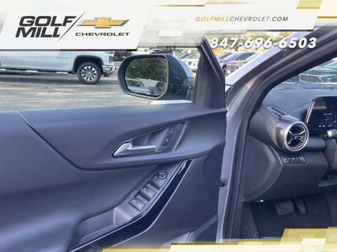 Used 2026 Chevrolet Equinox LT AWD/4WD image 9