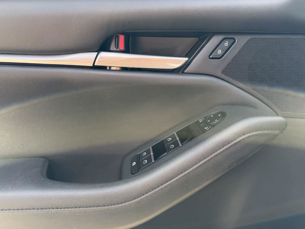 Used 2021 MAZDA MAZDA3 s FWD image 5