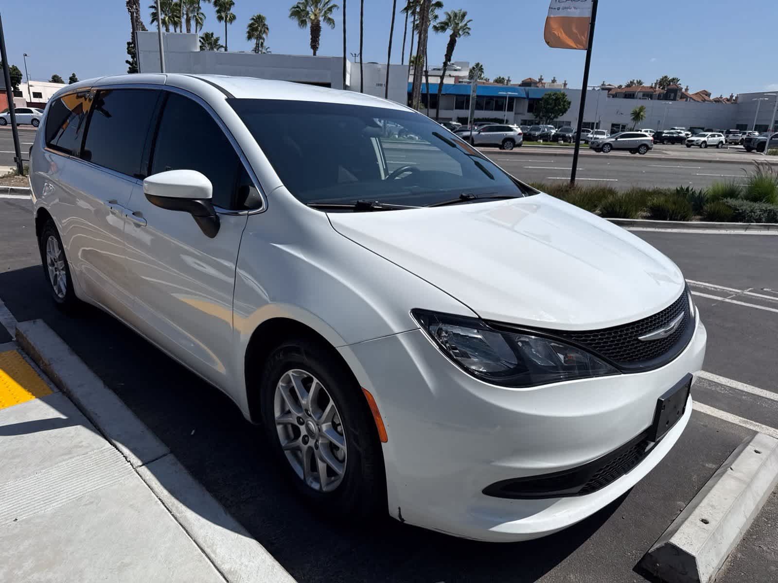 Used 2022 Chrysler Voyager LX FWD image 7