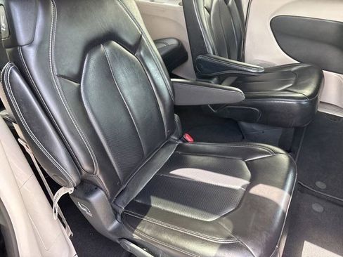 Used 2023 Chrysler Pacifica Touring-L FWD image 36