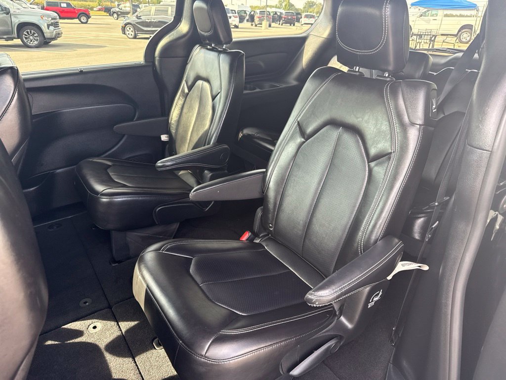 Used 2025 Chrysler Pacifica Select FWD image 28