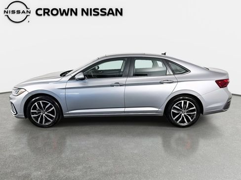 Used 2025 Volkswagen Jetta SE image 9