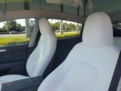 Used 2024 Tesla Model Y Long Range RWD image 21