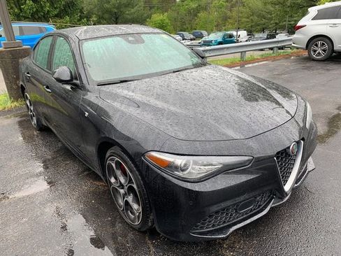 Used 2022 Alfa Romeo Giulia Ti AWD/4WD image 9
