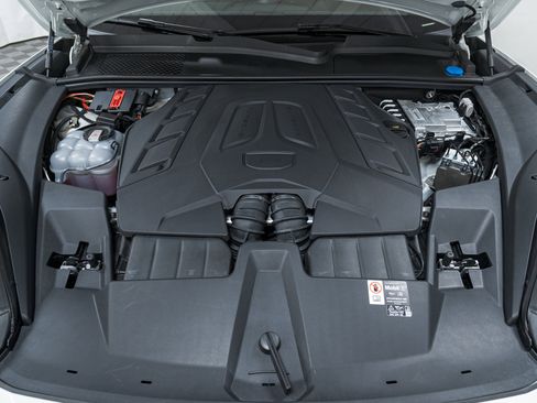 Used 2025 Porsche Cayenne S image 12