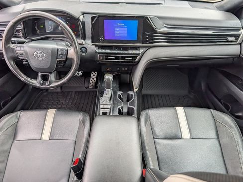 Used 2025 Toyota Camry SE FWD image 4