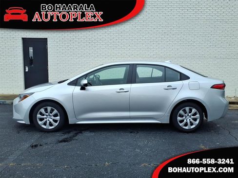 Used 2025 Toyota Corolla LE w/ Convenience Package FWD image 1