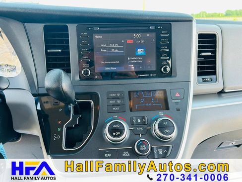 Used 2018 Toyota Sienna LE FWD image 28