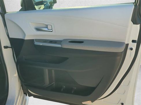 Used 2025 Toyota Sienna XLE w/ XLE Plus Package FWD image 25