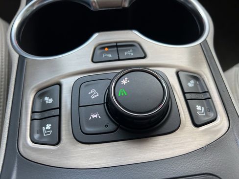 Used 2018 GMC Terrain Denali w/ Advanced Safety Package image 29