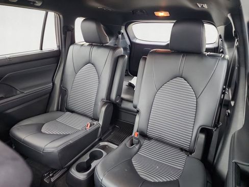 Certified 2023 Toyota Highlander XSE image 13