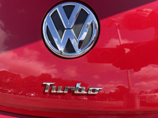 Used 2012 Volkswagen Beetle 2.0T FWD image 34
