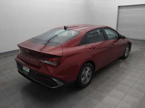 Used 2025 Hyundai Elantra SE FWD image 9