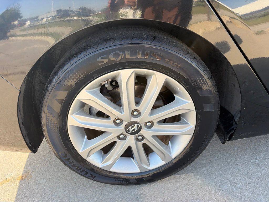 Used 2015 Hyundai Elantra SE w/ Option Group 02 FWD image 22