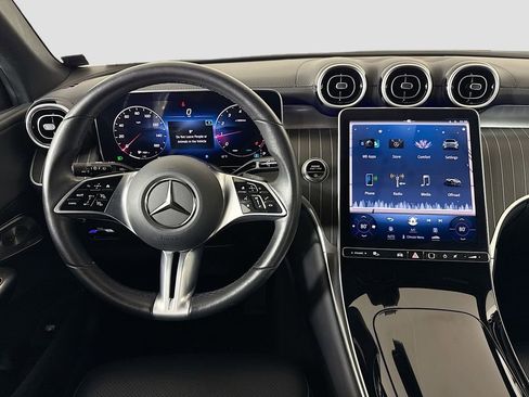 Used 2024 Mercedes-Benz GLC 300 4MATIC image 23