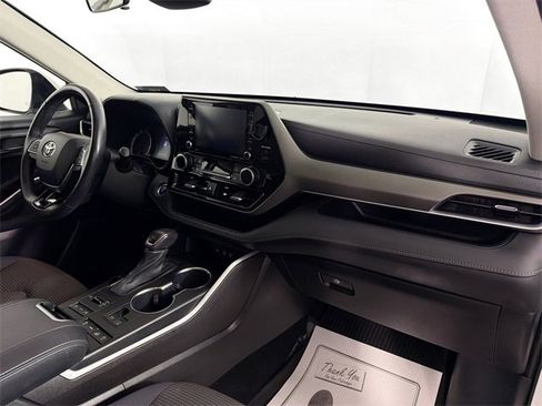 Used 2021 Toyota Highlander LE image 31