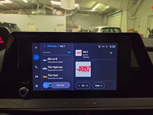 Used 2023 Toyota Prius LE FWD image 27