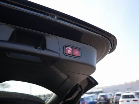 New 2026 Mercedes-Benz GLB 250 4MATIC image 11