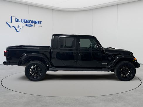 Used 2022 Jeep Gladiator Overland AWD/4WD image 4