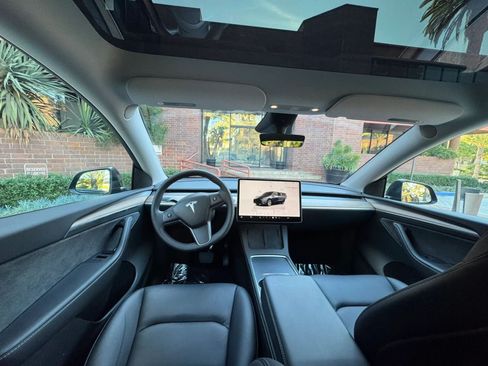 Used 2024 Tesla Model Y Long Range AWD/4WD image 35