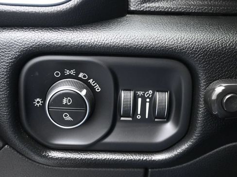 Used 2019 RAM 1500 Big Horn AWD/4WD image 16