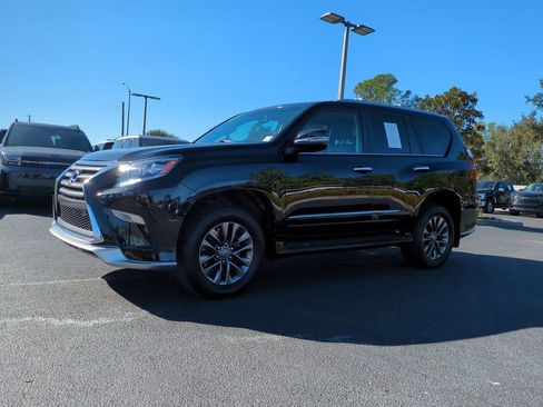 Used 2017 Lexus GX 460 image 2