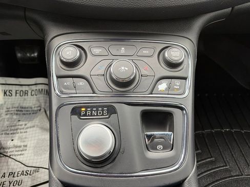Used 2016 Chrysler 200 S FWD image 8