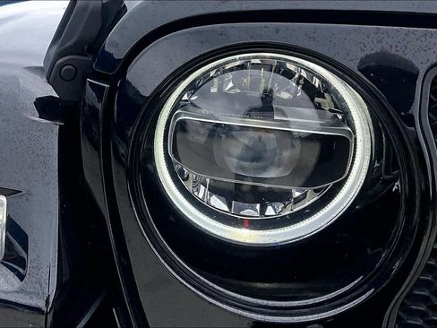 Used 2021 Jeep Wrangler Unlimited Sahara image 28