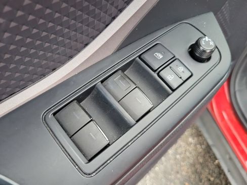 Used 2020 Toyota C-HR LE FWD image 21