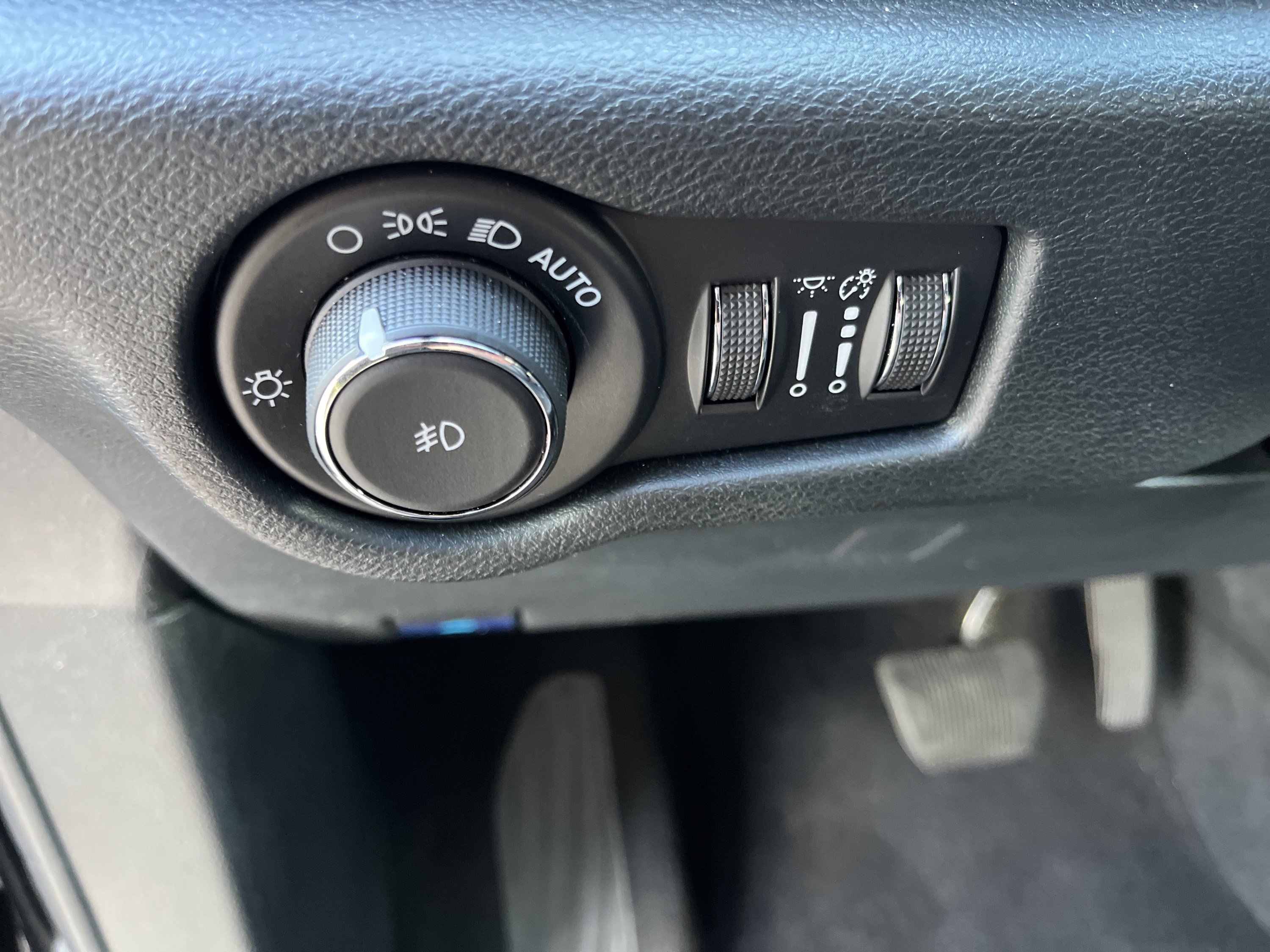 Used 2025 Chrysler Pacifica Select FWD image 17