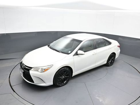 Used 2015 Toyota Camry SE image 32