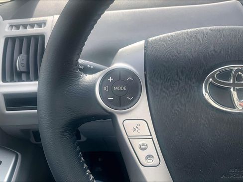 Used 2017 Toyota Prius V Four image 22