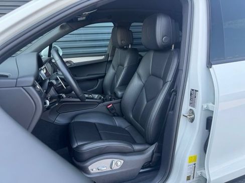 Certified 2026 Porsche Macan AWD/4WD image 5