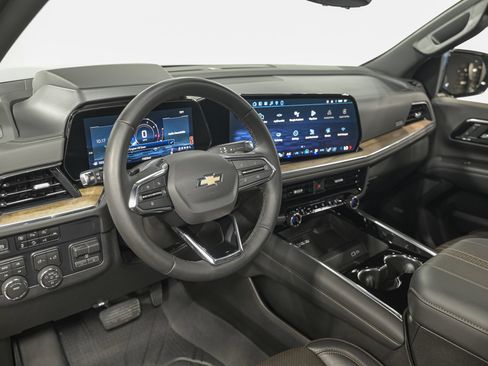 Used 2026 Chevrolet Suburban High Country w/ Sun And Tow Package AWD/4WD image 15