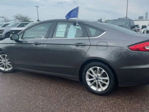 Used 2020 Ford Fusion SE FWD image 4
